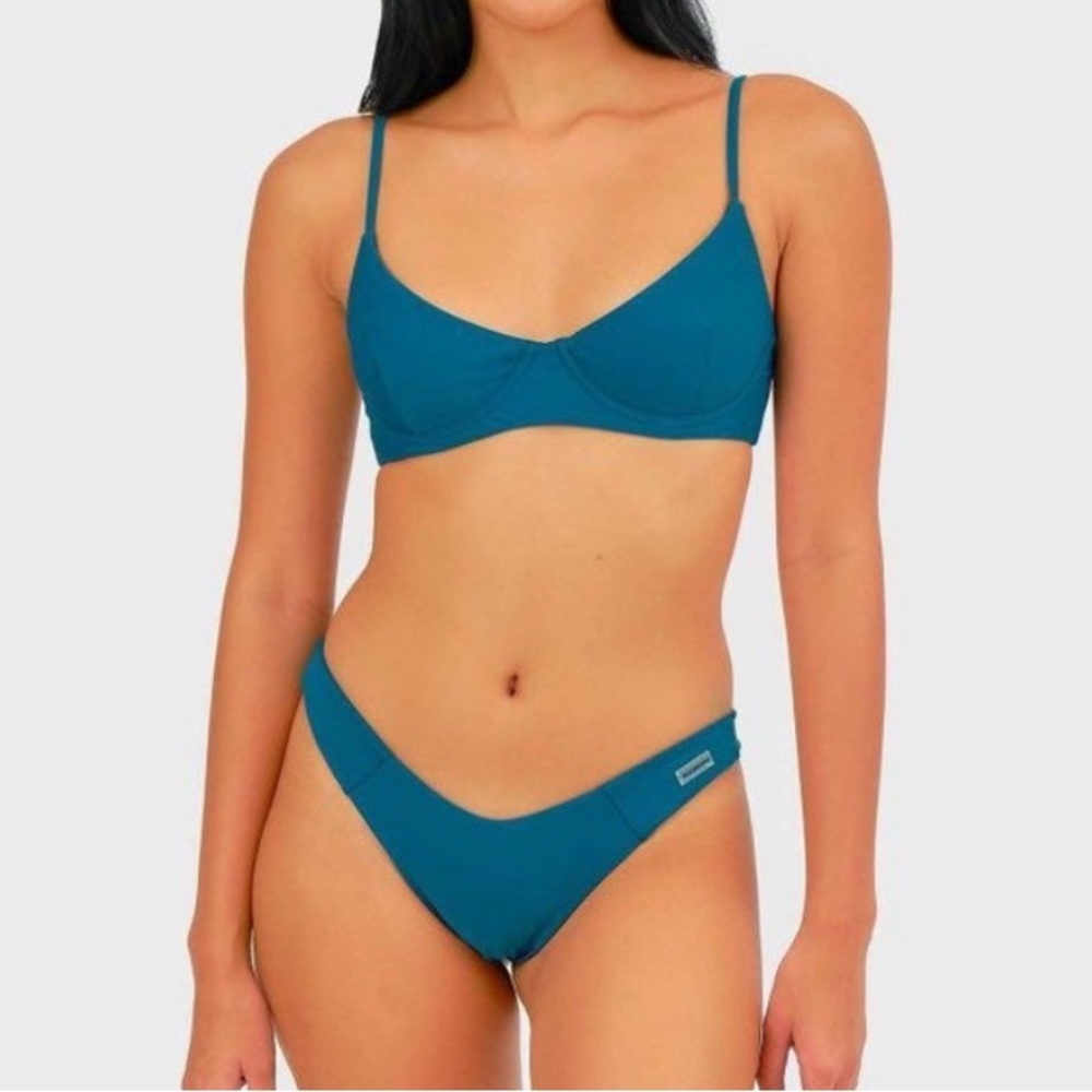 NWT | Blackbough Bikini Blue Soda Willow Top Medium, Maui Bottom Large